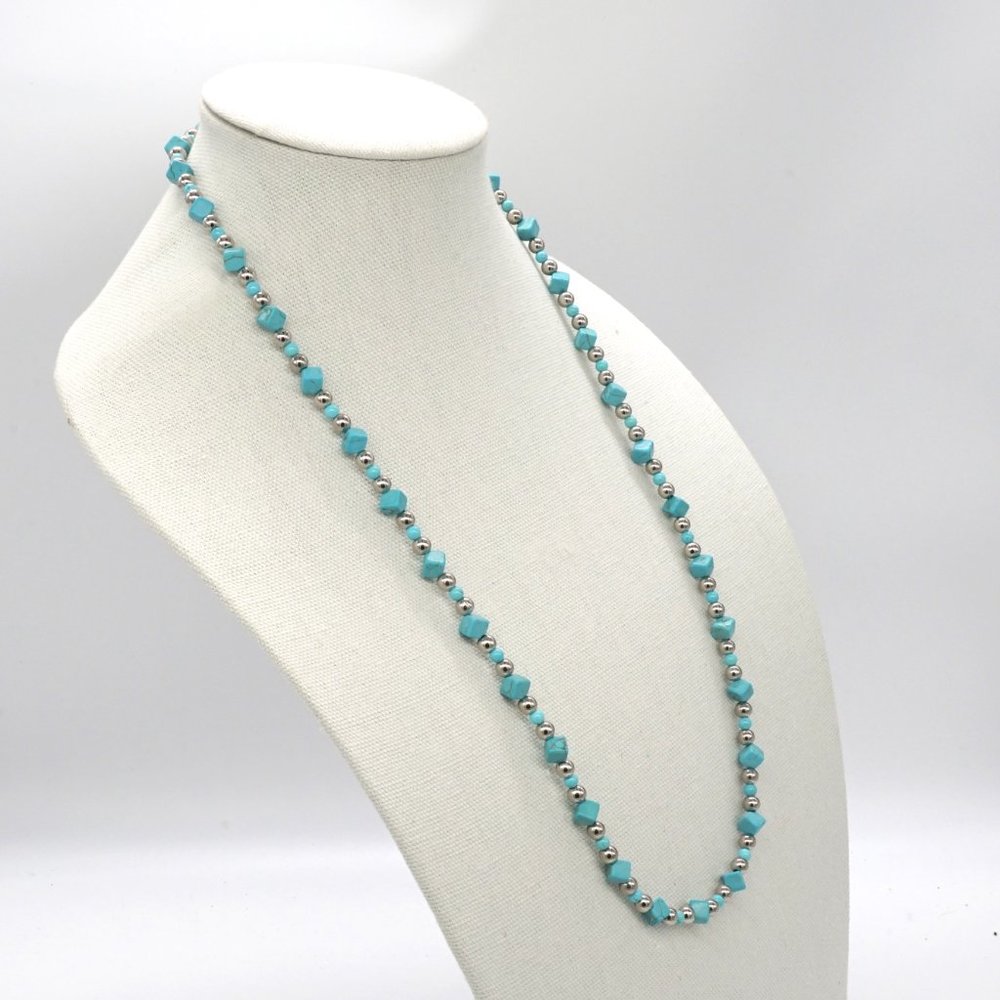 Necklace with Turquoise stones and silver accents. Lobster clasp. - Picture 2 of 4